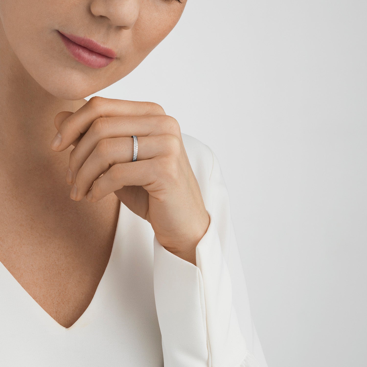 MAGIC ring - 18 kt. hvidguld med pavéfattede brillanter - Sct. Mathias Ure & Guld